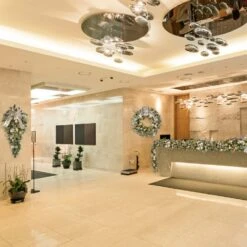 60" Pre-Decorated Wreath - Champagne Shimmer - Warm White -Christmas Decor Sale dg 9 cs ww and ds 4 cs ww and dw 36 cs ww 3