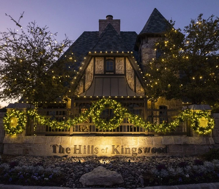 36" Mixed Pine Magnolia Berry Wreath - Warm White 4 36" Mixed Pine Magnolia Berry Wreath - Warm White - Image 2